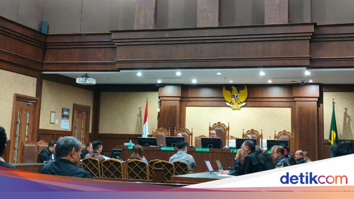 BlueRay HRD Prepared 13 Envelopes for Customs, Including One with Rp 5 Billion Coded 'D'