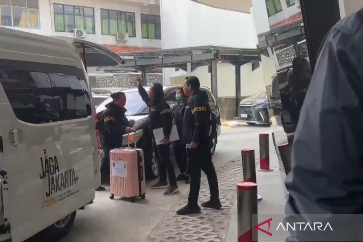 Police Hand Over Investigation Dossiers for Three Corruption Cases to the AGO