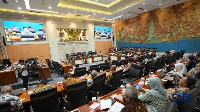 Industry Ministry Drafts New Electric Vehicle Roadmap to Guide Gradual Transition