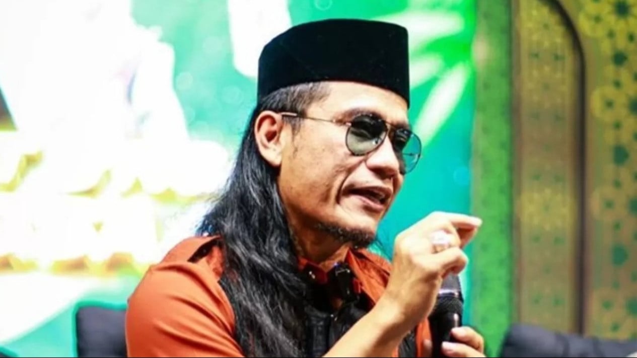 The Controversial Trail of Gus Miftah: From Claiming Kiai Lineage to Alleged Graft