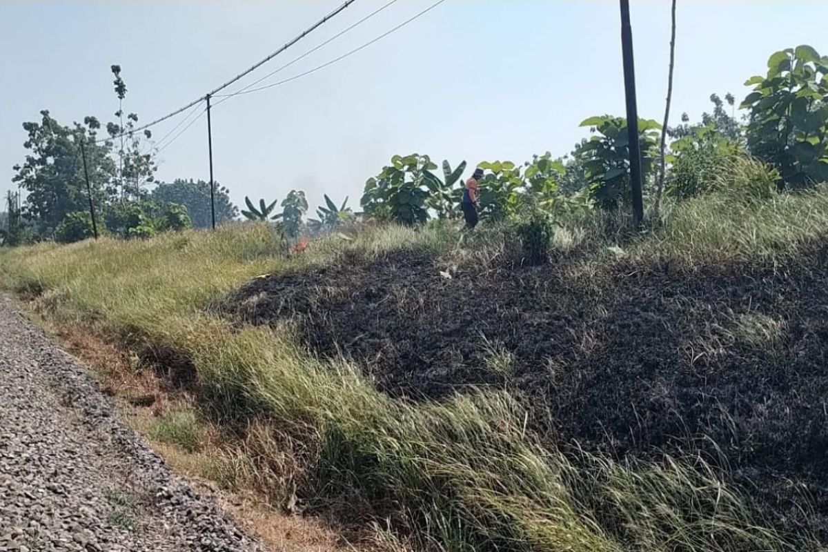 KAI Daop 7 Madiun Prohibits Farmers from Burning Stubble Near Railway Tracks