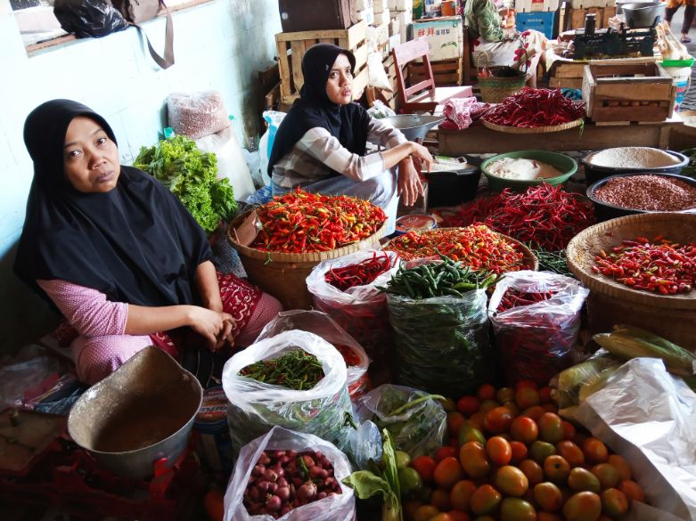 Prices of Several Staples Rise at Klaten's Gedhe Market as Free Nutritious Meal Programme Resumes