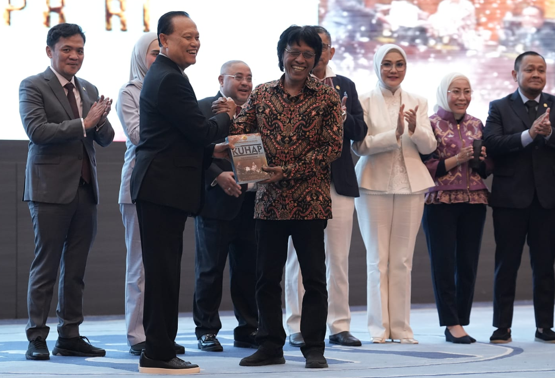 Receiving Annotated Criminal Procedure Code, Adian Highlights Importance of Legal Certainty