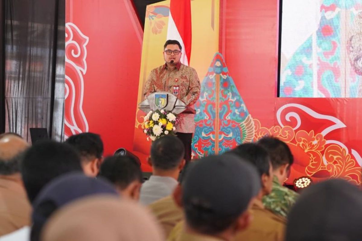 Kediri Regent Values People's School Programme as Solution to Prevent Dropouts