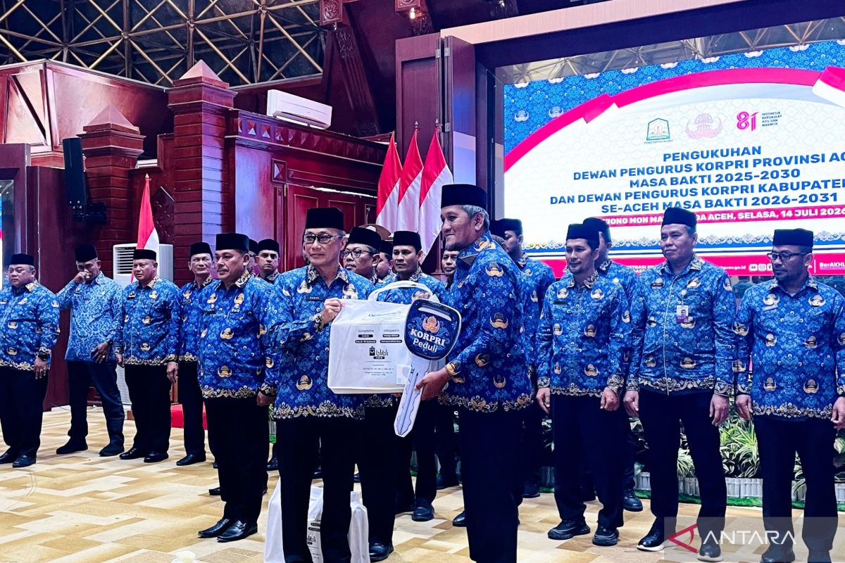 Korpri Distributes Ambulances and Aid to Disaster-Affected Areas in Aceh