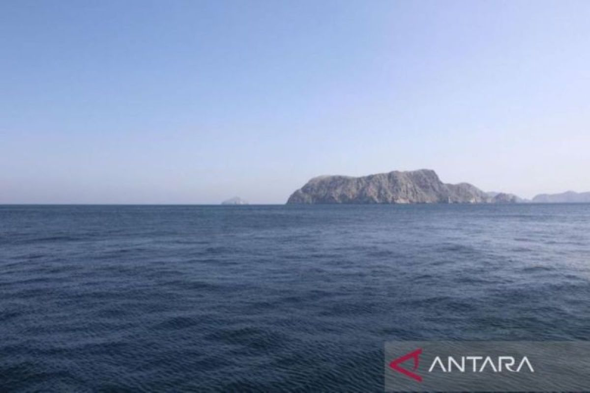Iran and US Reportedly Exchange Fire in Strait of Hormuz