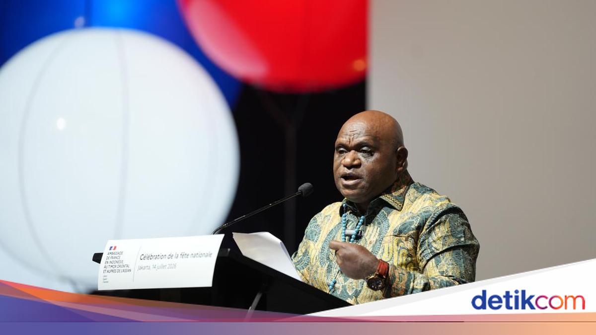 Minister Pigai Represents Indonesia at French Bastille Day Reception