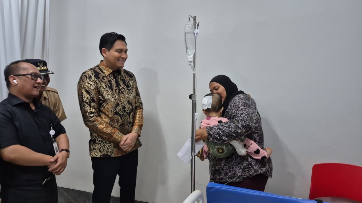 Indramayu Regent Lucky Hakim Offers to Adopt Children Orphaned by Fatal Crash