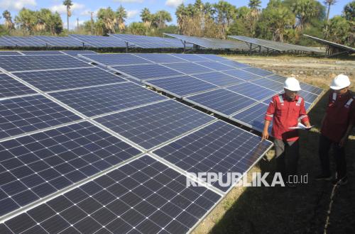IESR Reveals Hurdles to Indonesia's 100 GW Solar Target