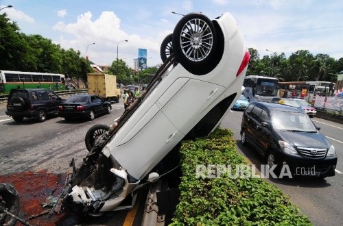 Kuningan Regent Provides Compensation and Scholarships for Child Amputee Orphaned in Fatal Crash
