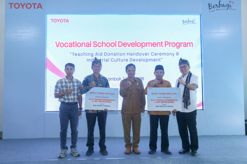 TMMIN Donates Vehicle Engine Teaching Aids to Vocational Schools in NTB to Develop Education