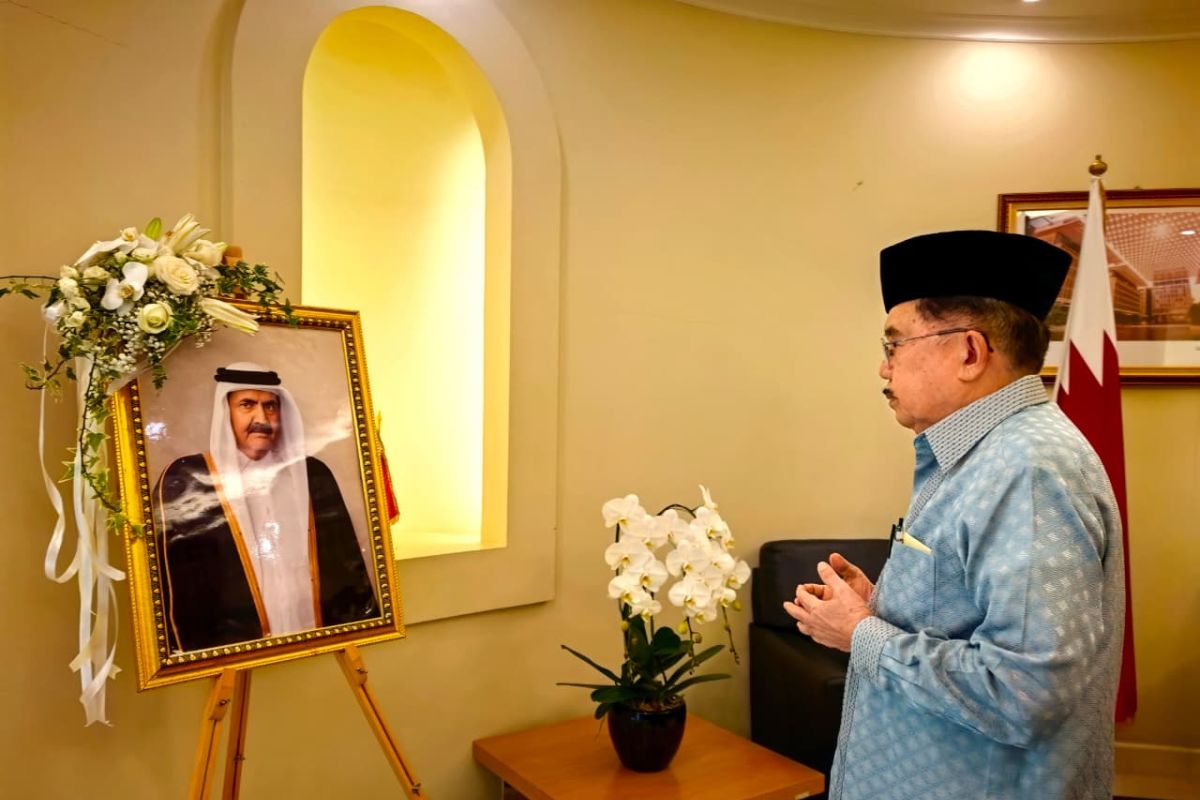 Former VP Jusuf Kalla pays tributes to former Qatari emir