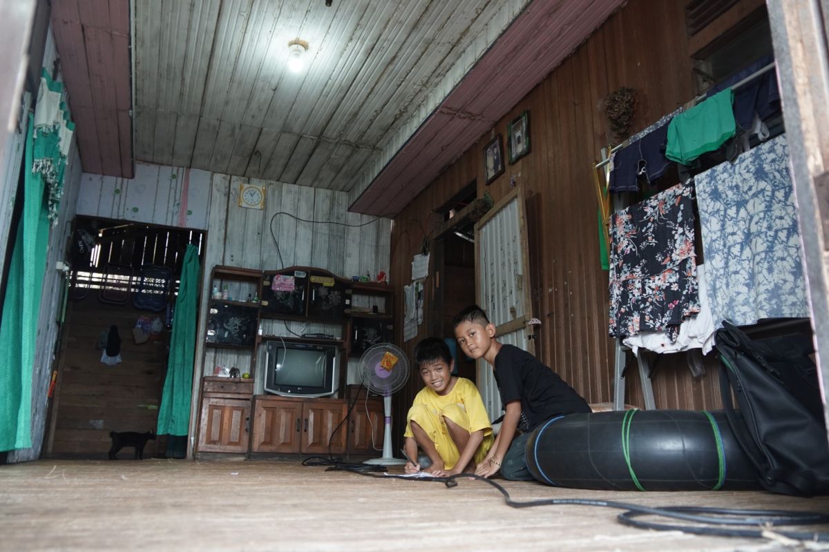 PLN reports 93.17 percent village electrification ratio in South and Central Kalimantan