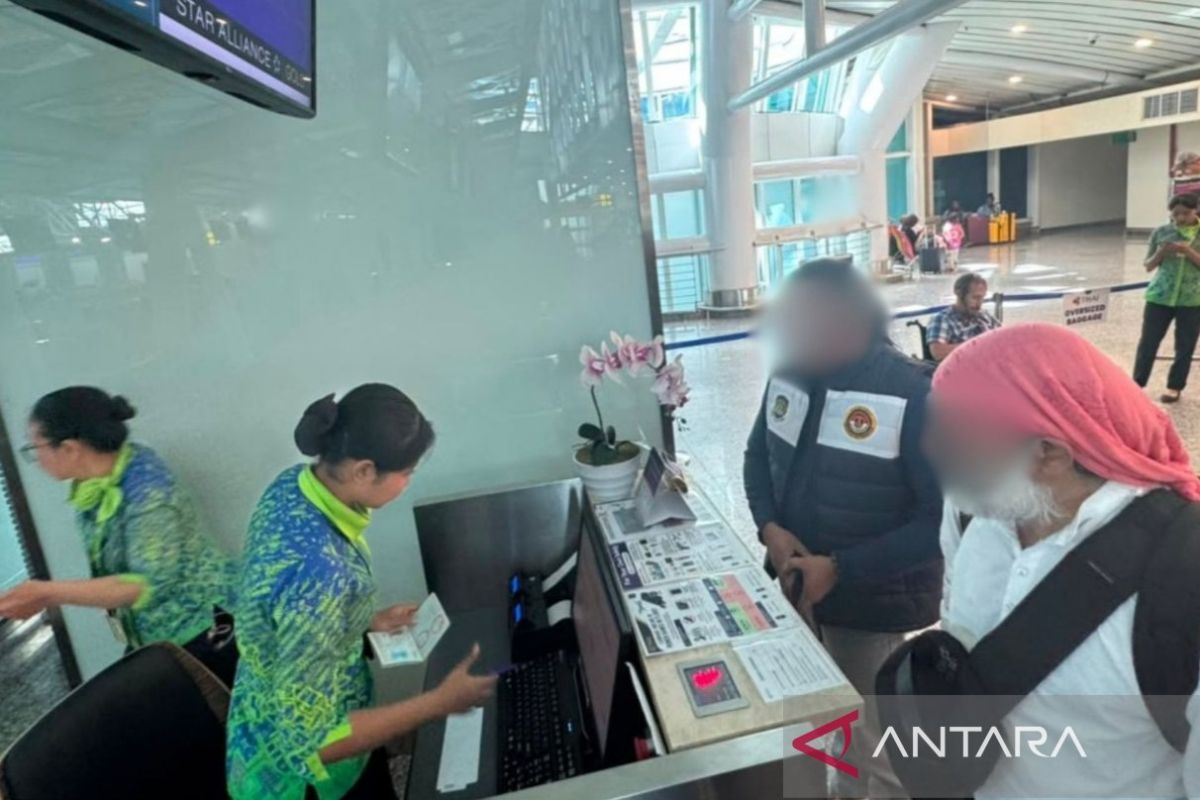 Singaraja Immigration deports three foreigners for misusing tourist visas