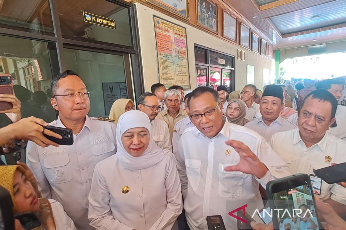 Environment Minister rates East Java best in waste management