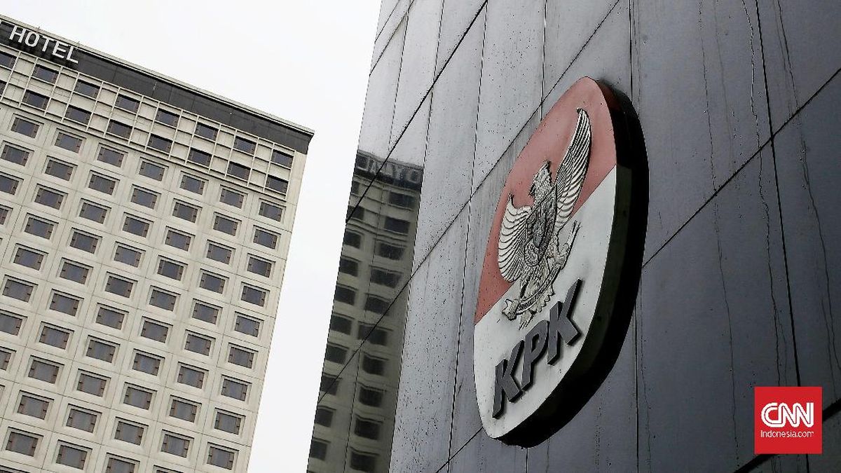 Prosecutors Transfer Customs Officer's Case to Court
