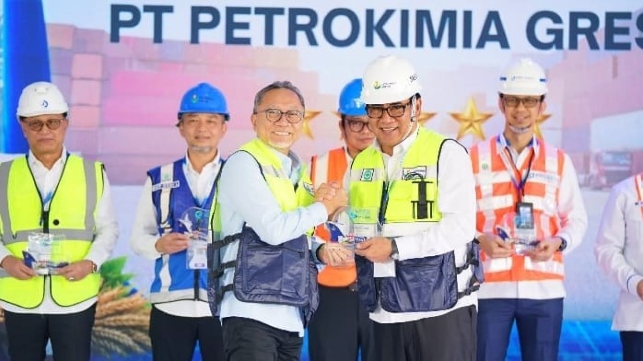 Supporting Food Logistics Distribution, Coordinating Minister Zulhas Appreciates Petrokimia Gresik's Private Terminal