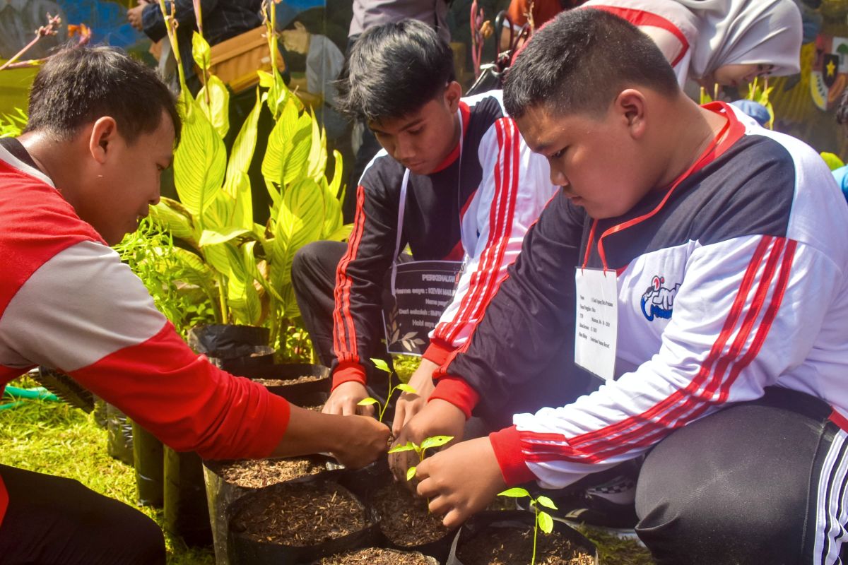 NTB Government Requires 41,000 New Students to Plant Chillies