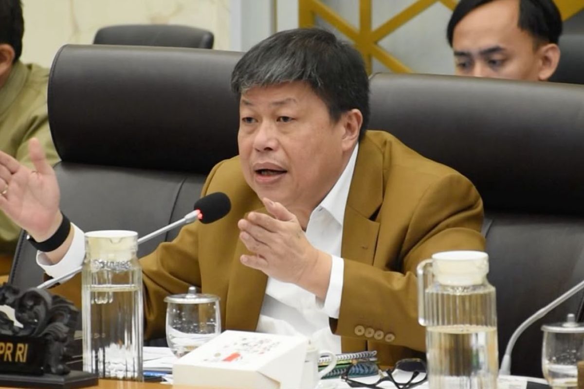 Legislator urges schools to build harmonious spaces