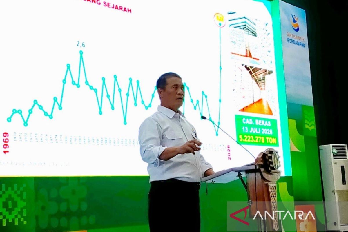 Agriculture Minister Motivates USU Students to Achieve Success