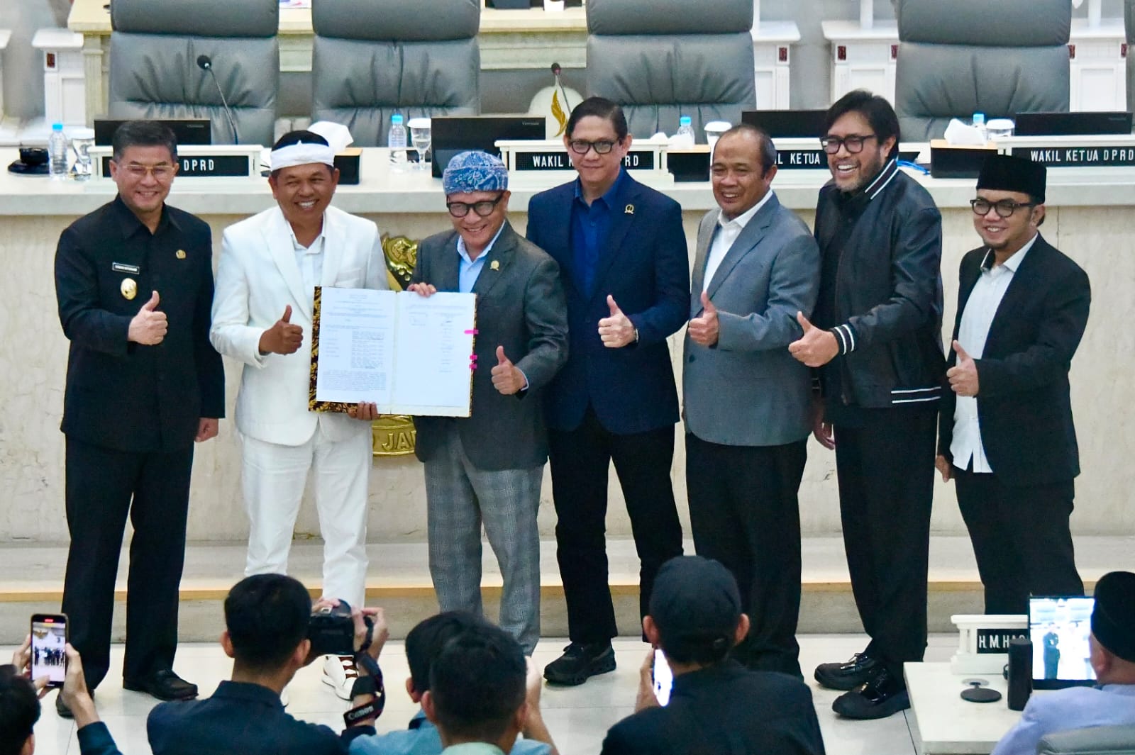 West Java Parliament Ratifies 2025 Budget Accountability Regulation