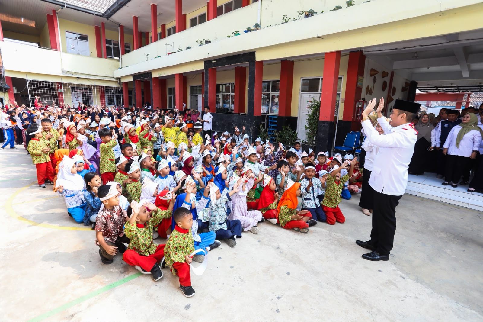 Erwin Ensures Child-Friendly School Orientation in Bandung, Strengthens Character and Anti-Bullying Stance