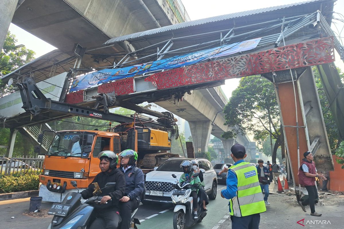 Jakarta DPRD Demands Stricter Regulation and Supervision of Heavy Vehicles After Footbridge Collapse