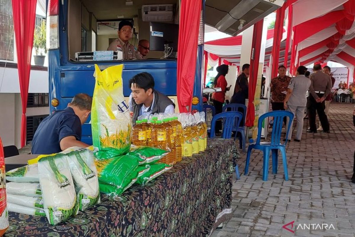 Bulog Bengkulu distributes 250,000 litres of Minyakkita monthly