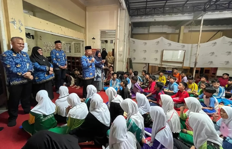 Depok Faces Teacher Shortage Crisis in Public Schools