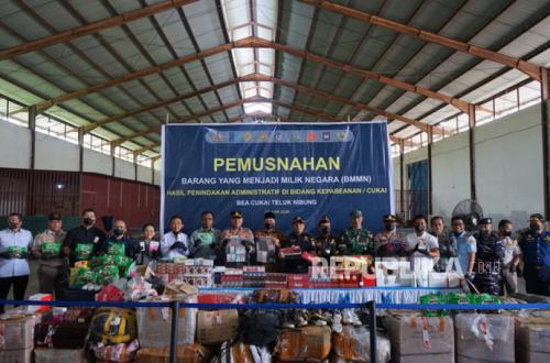Teluk Nibung Customs Destroys Rp 1 Billion Worth of Seized Goods