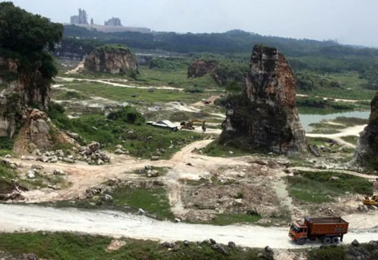 West Java Governor Highlights Cipatat Mining Exploitation and Environmental Damage
