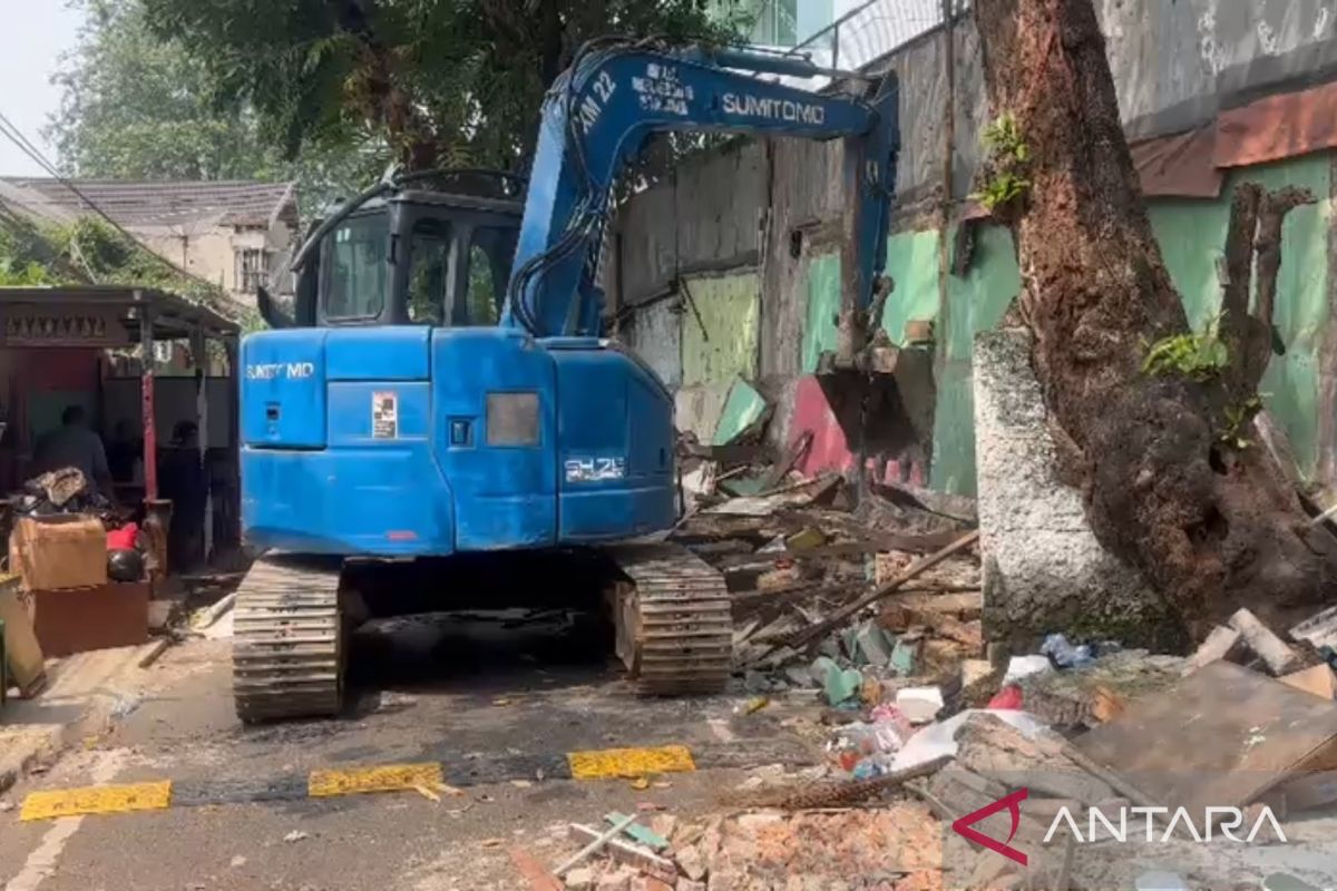 Dozens of illegal structures in Jati Pinggir, Central Jakarta, to be cleared next week