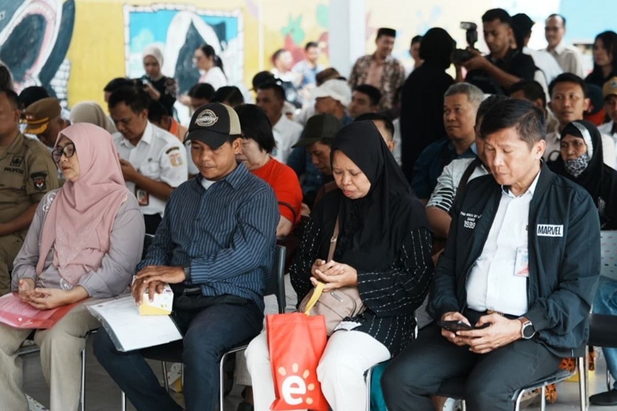 22 Tambora residents receive land certificates through BPN's PTSL programme