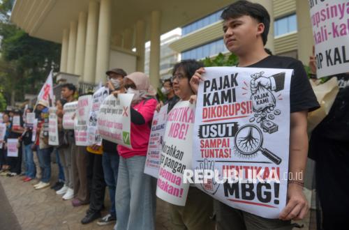 Dozens of Protesters Storm Attorney General's Office, Demand Investigation into Alleged MBG Programme Corruption