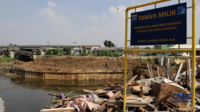 Cawang Residents Accept Demolition for Ciliwung River Normalisation