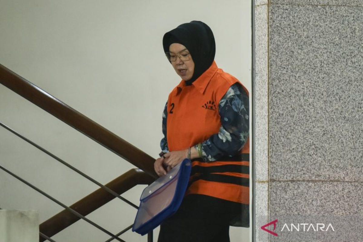 KPK Searches Nine Locations in Two Days Over Etik Suryani Extortion Case