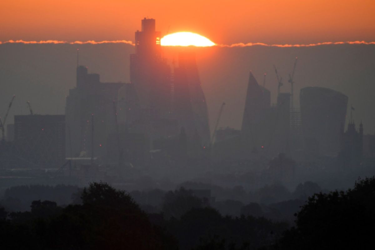 London Mayor Backs Maximum Workplace Temperature Limit Amid Extreme Heat