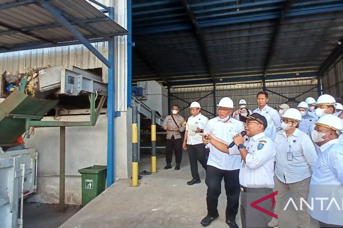 Environment Minister Appreciates RDF Waste Management in Jombang