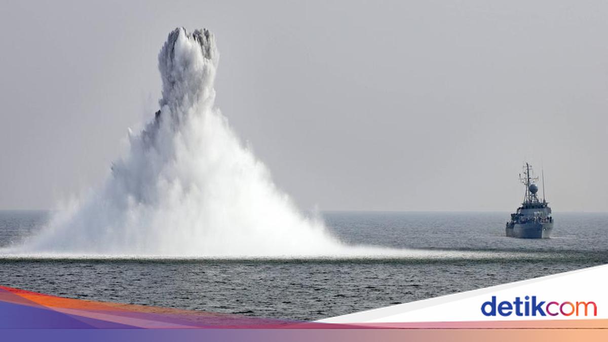 Targeted by Missile, US Claims to Disable Tanker Forcing Iran Blockade
