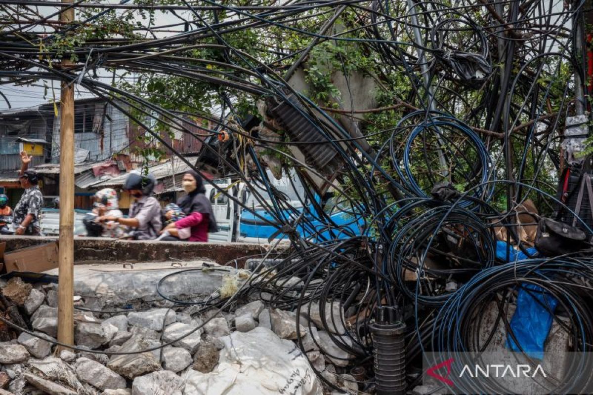 Legislator Urges Jakarta Government to Swiftly Organise Utility Cables