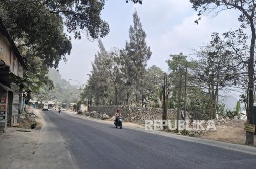 West Java Governor Highlights Low Wages and Pollution from Limestone Mines