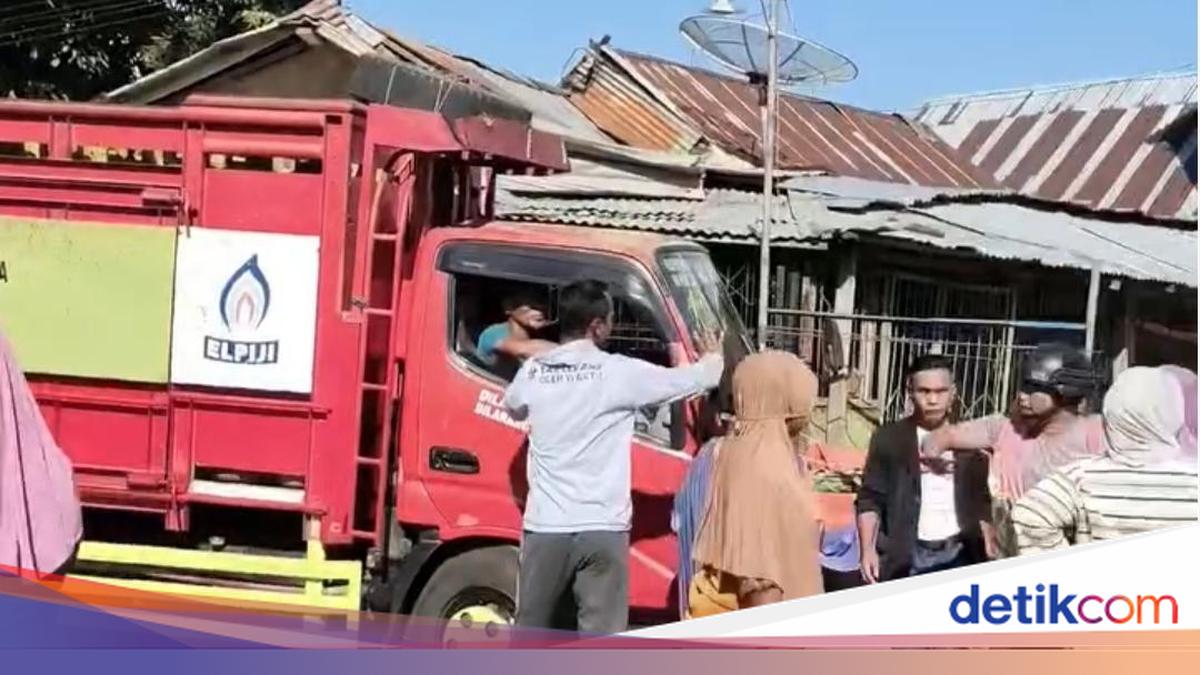 Pertamina Responds After Viral Video of Women Blocking LPG Truck in Bima