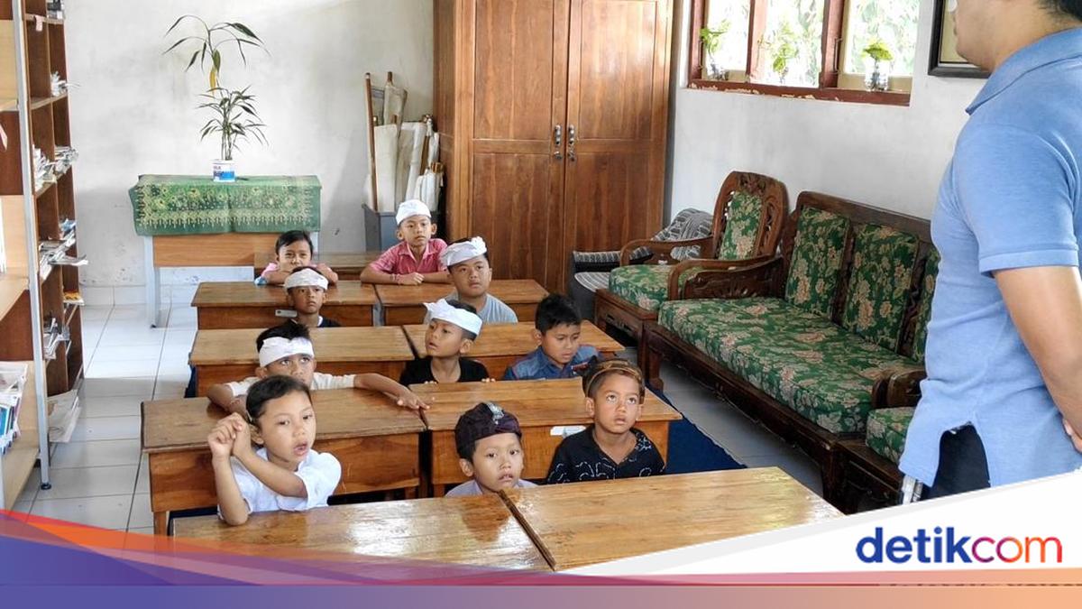 Joyful MPLS for Three New Students at SDN 5 Belok/Sidan Badung