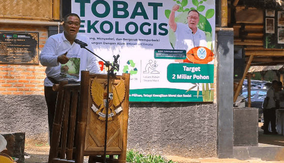 Minister Jumhur Says East Java Ranks First in Environmental Protection and Waste Management, SMAN 1 Gresik Wins Adiwiyata