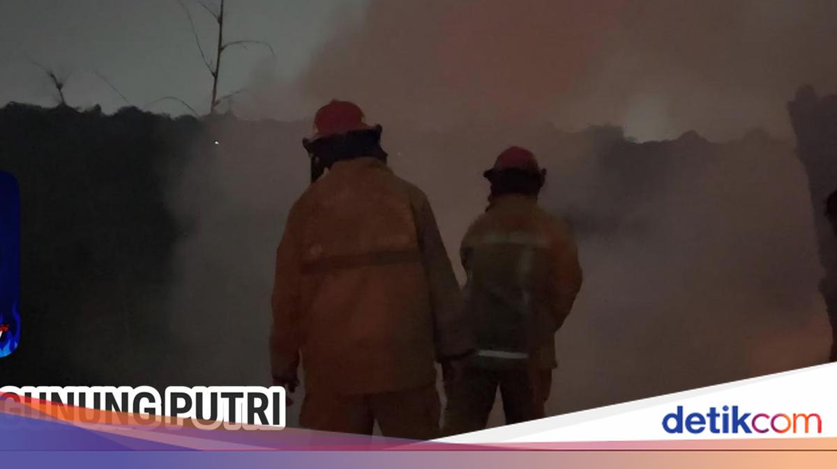 Illegal Dumpsite in Gunung Putri, Bogor, Catches Fire; Suspected Source from Burning Mattress