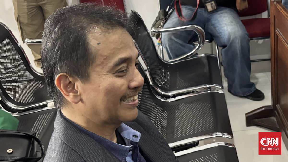 Roy Suryo Reported to Police by Gibranisti Chairman Over UNJ Doctoral Degree