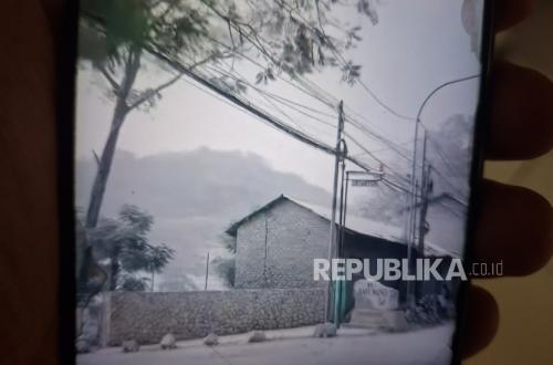 KDM Inspects Cipatat Area Blanketed by Limestone Quarry Dust Pollution, Regent Jeje Responds