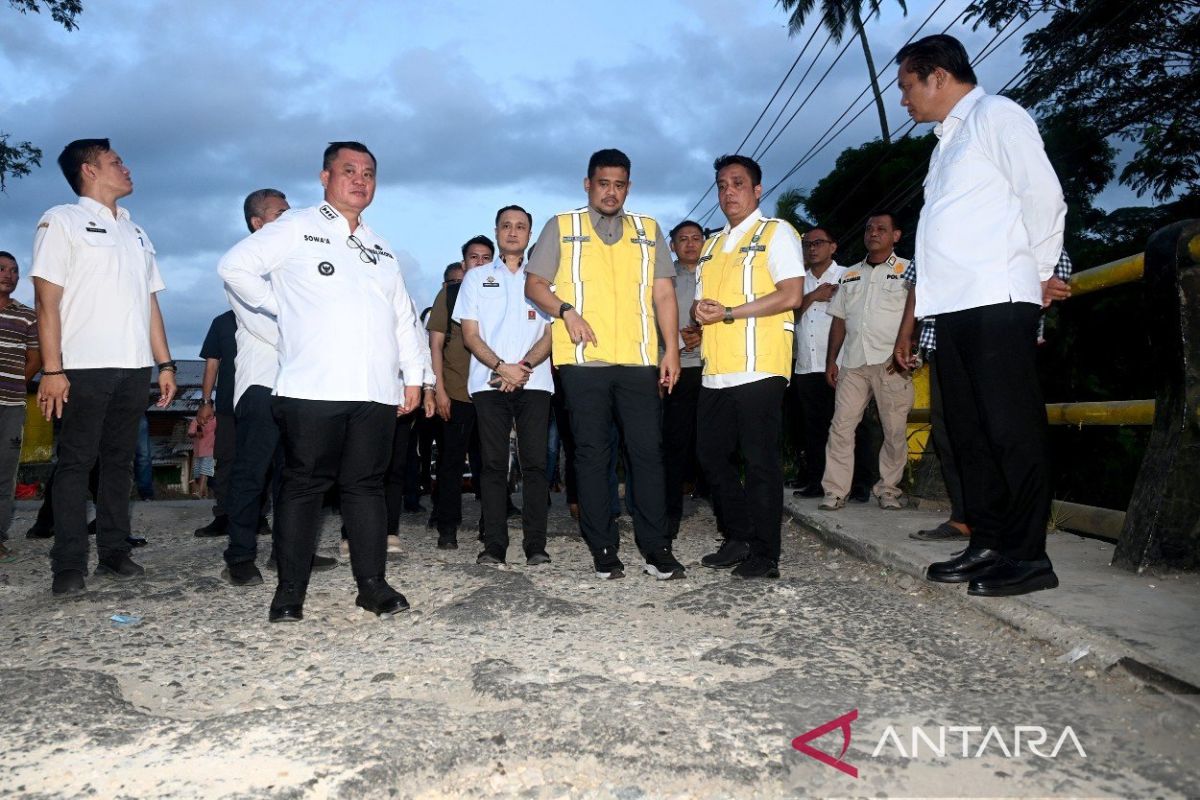 Governor urges Nias residents to oversee Mo'awo River Bridge construction