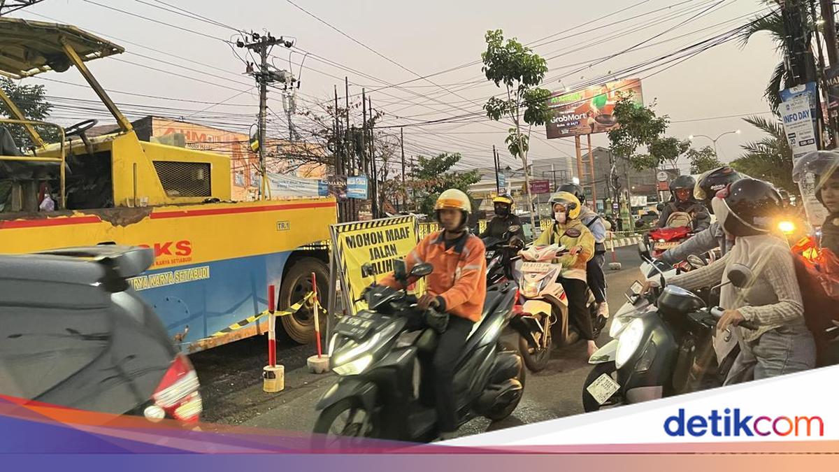 Gejayan-Demangan Gridlocked Amid Road Repairs