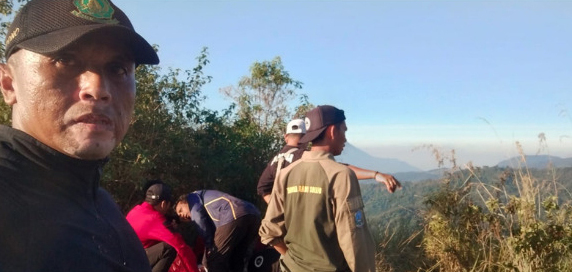 Five Hotspots Remain on Mount Cendono, Firefighting Hampered by Difficult Terrain